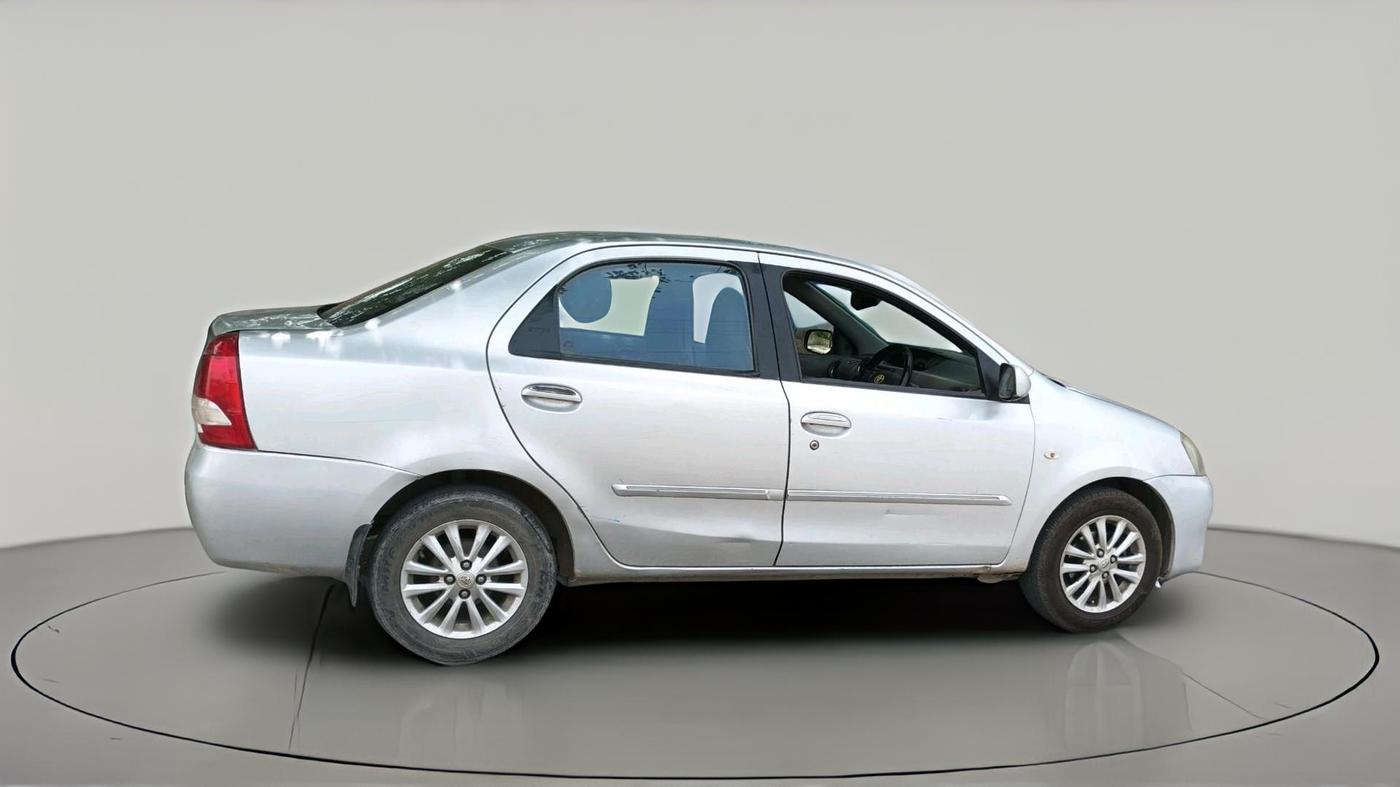 2011 Toyota Etios V, Petrol, Manual, 1,86,739 km, exterior