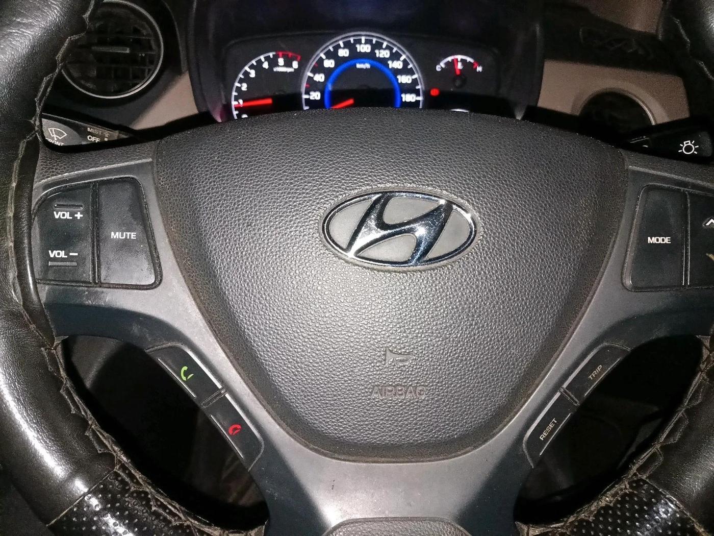 2016 Hyundai Grand i10 SPORTZ 1.1 CRDI, Diesel, Manual, 83,853 km, interior