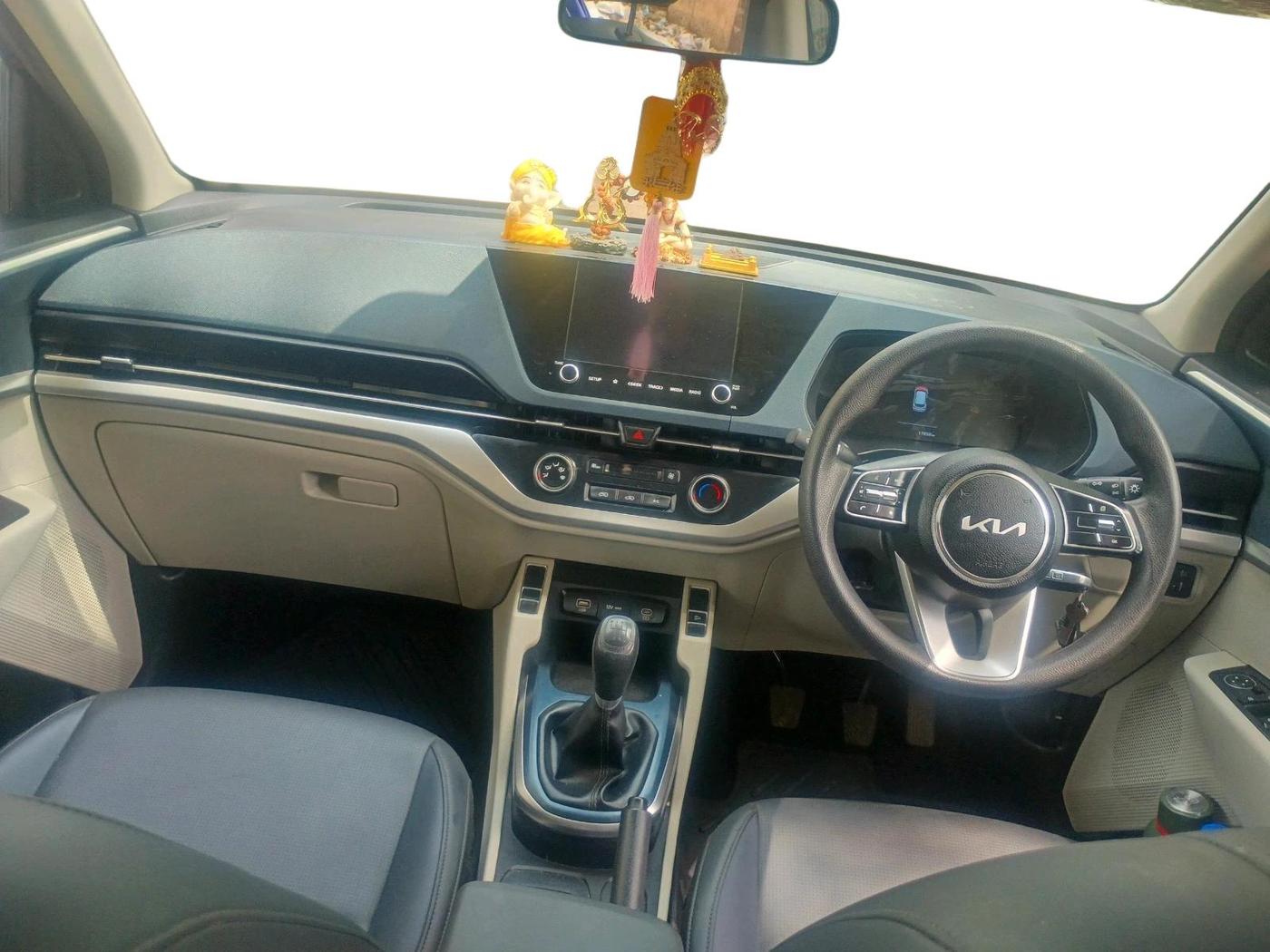 2024 KIA CARENS Premium (O) 1.5 Petrol 7 STR, Petrol, Manual, 17,858 km, interior