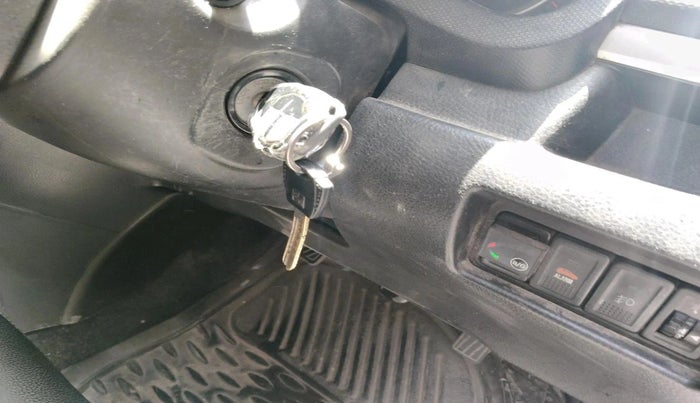 2011 Maruti Swift VXI, CNG, Manual, 1,26,811 km, interior