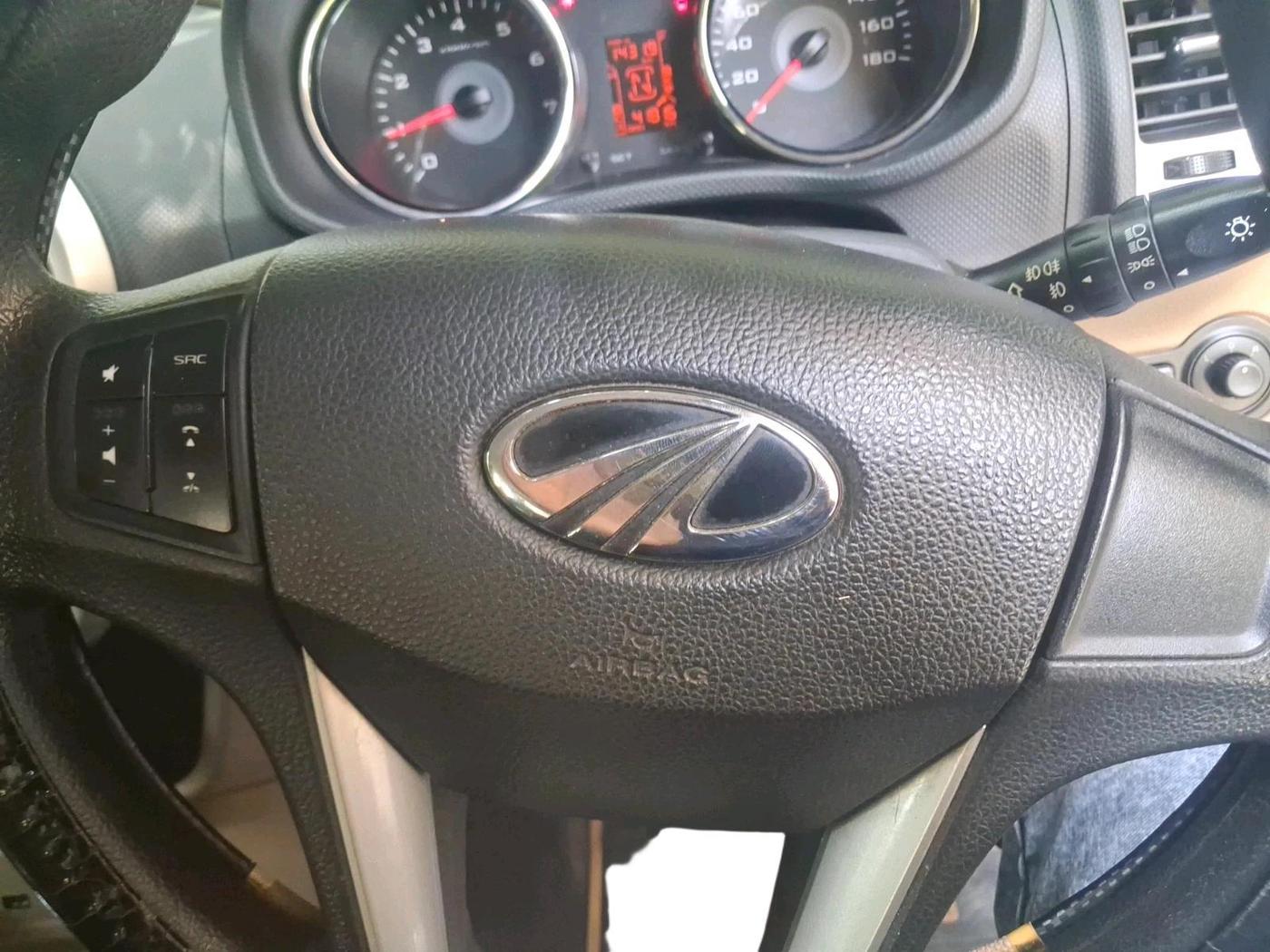 2016 Mahindra TUV300 T8, Diesel, Manual, 41,816 km, interior