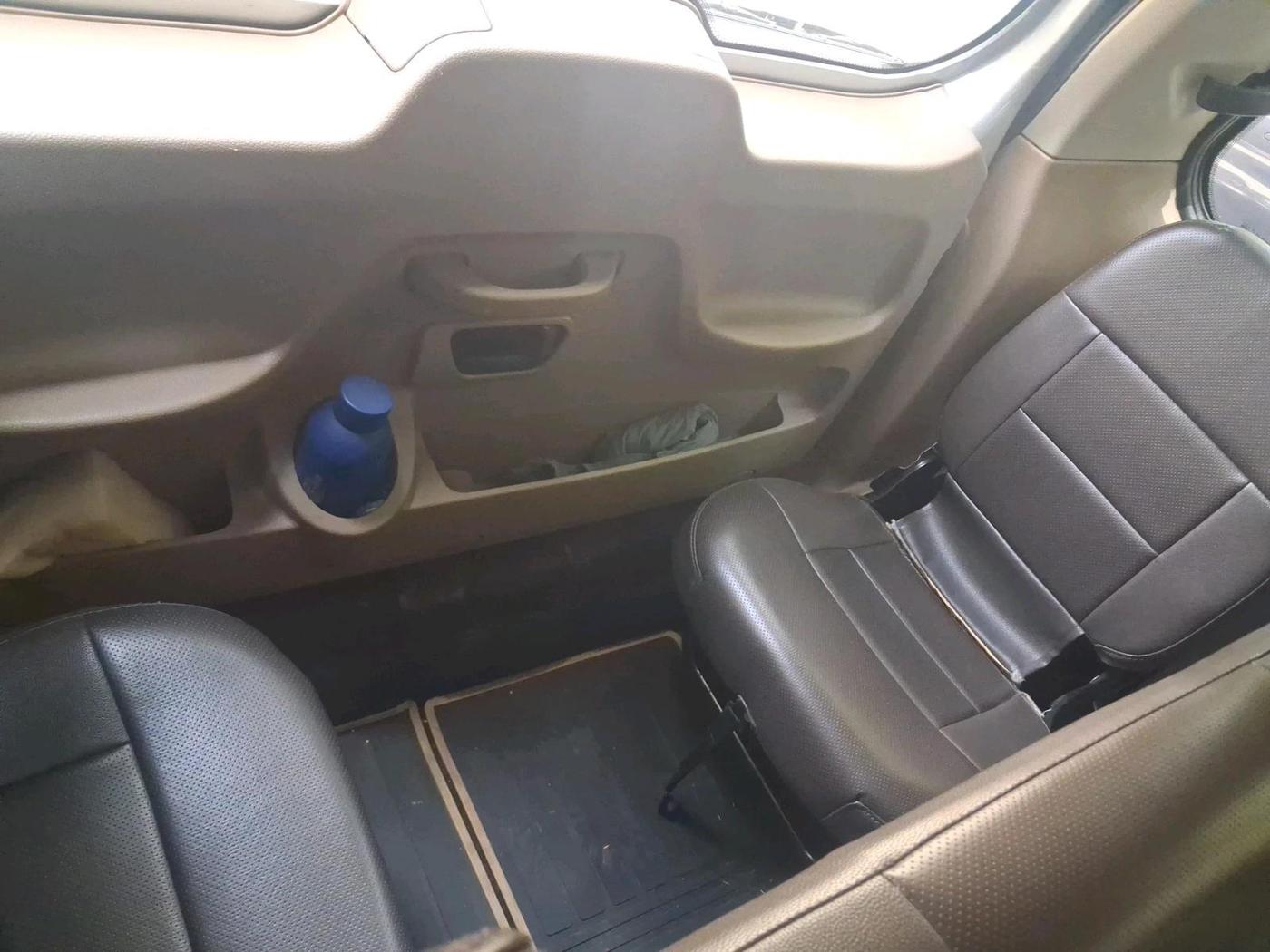 2016 Mahindra TUV300 T8, Diesel, Manual, 41,816 km, interior