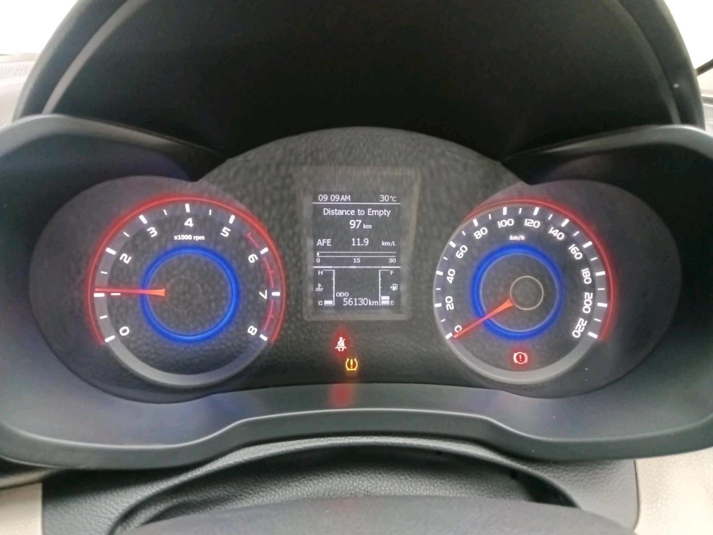 2019 Mahindra XUV300 W8 (O) 1.2 PETROL, Petrol, Manual, 56,130 km, interior
