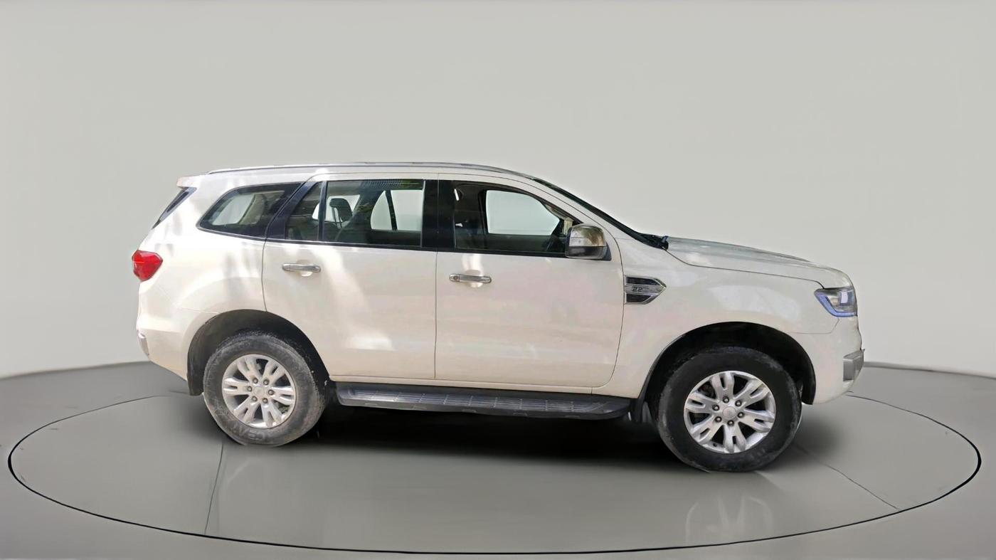 2017 Ford Endeavour TREND 2.2 4X2 AT, Diesel, Automatic, 1,29,771 km, exterior