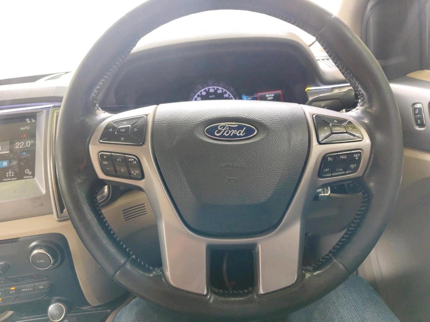 2017 Ford Endeavour TREND 2.2 4X2 AT, Diesel, Automatic, 1,29,771 km, interior
