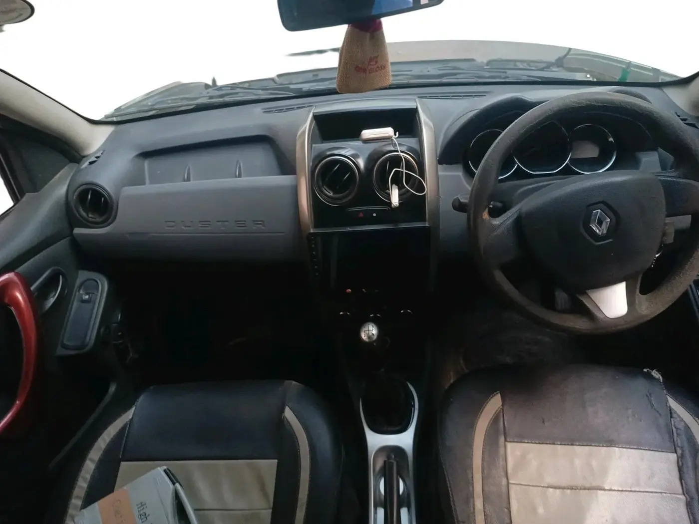 2016 Renault Duster 85 PS RXS MT DIESEL, Diesel, Manual, 76,390 km, interior