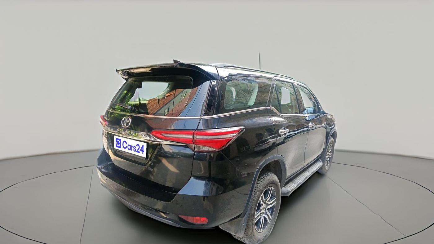2024 Toyota Fortuner 4X2 MT 2.8 DIESEL, Diesel, Manual, 20,580 km, exterior