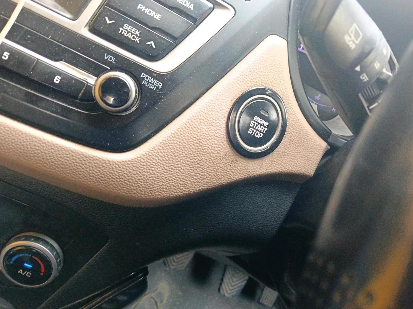 2015 Hyundai Elite i20 ASTA 1.2, CNG, Manual, 1,44,096 km, interior