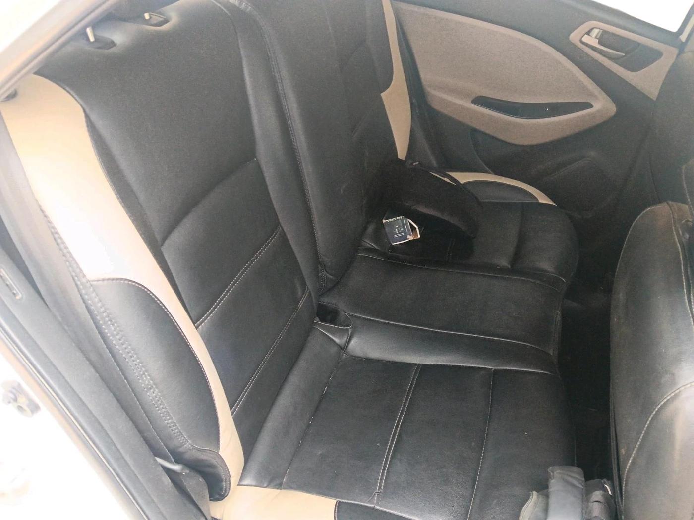 2015 Hyundai Elite i20 ASTA 1.2, CNG, Manual, 1,44,096 km, interior