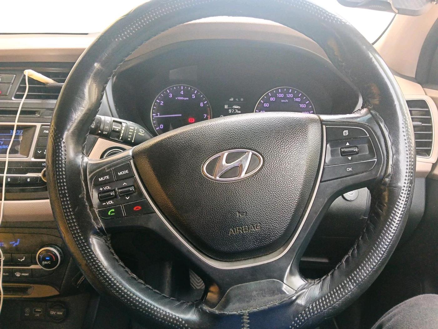 2015 Hyundai Elite i20 ASTA 1.2, CNG, Manual, 1,44,096 km, interior