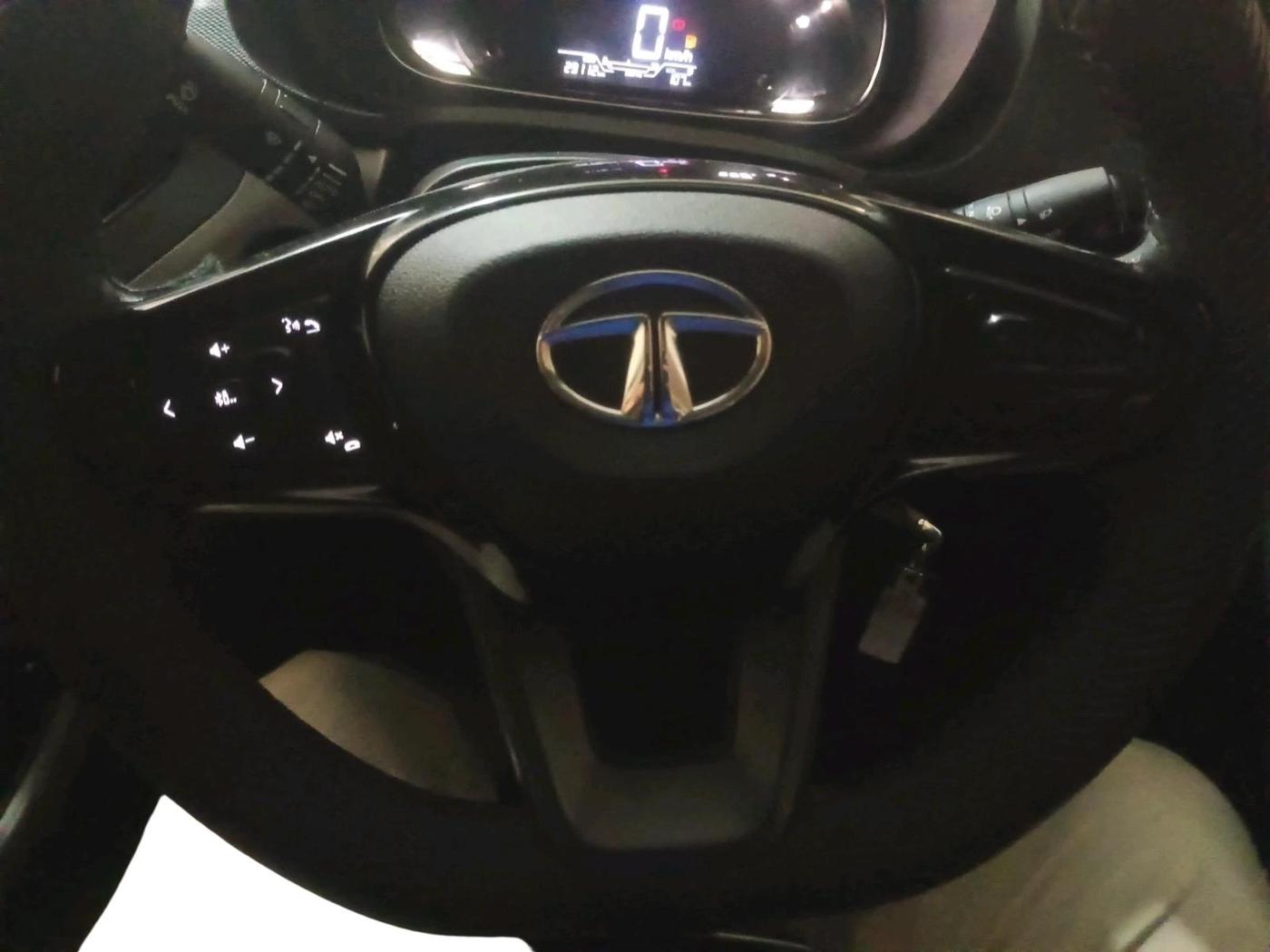 2022 Tata NEXON XM SUNROOF PETROL, Petrol, Manual, 23,112 km, interior