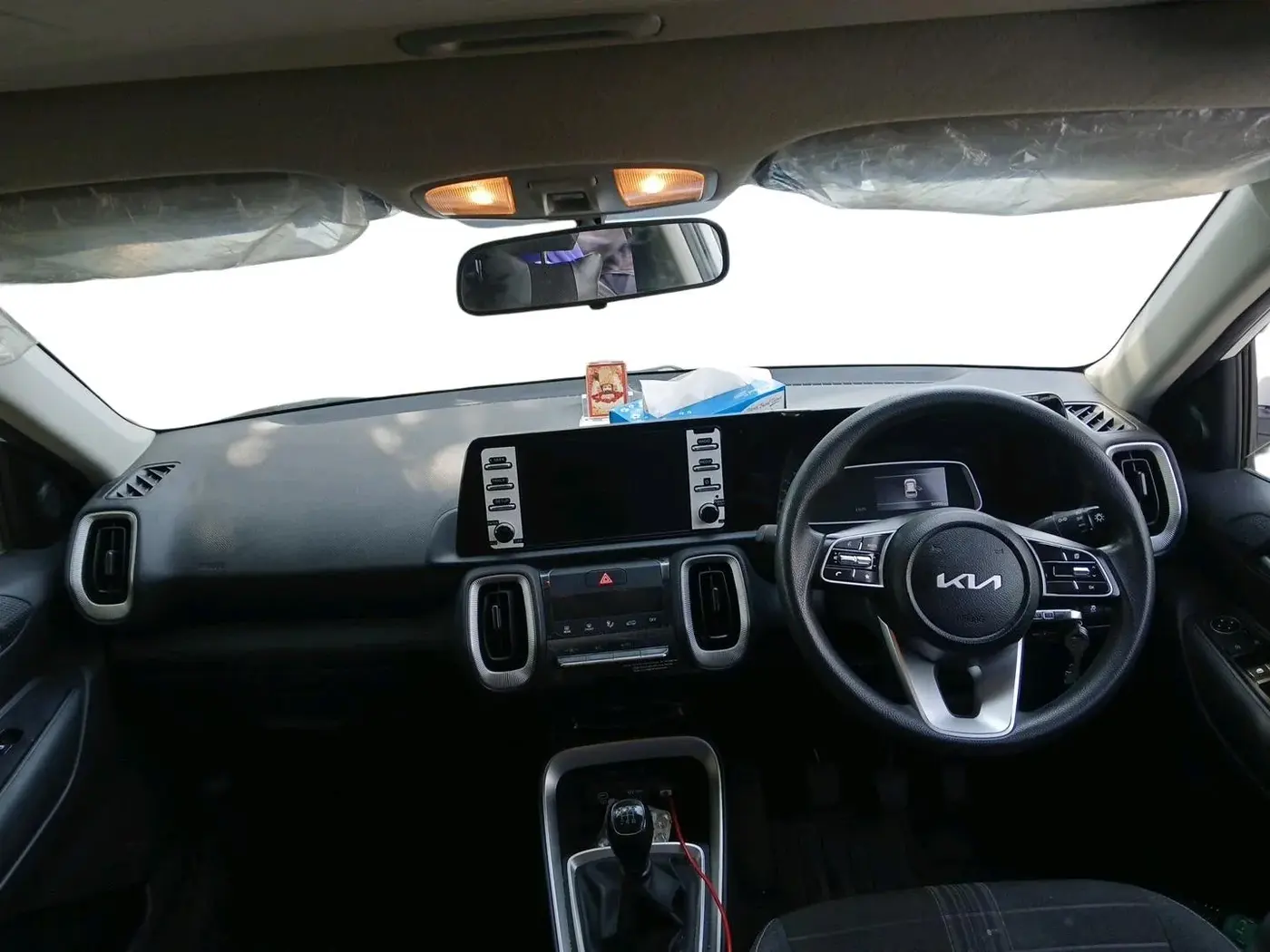 2024 KIA SONET HTK (O) 1.2 Petrol MT, CNG, Manual, 34,996 km, interior