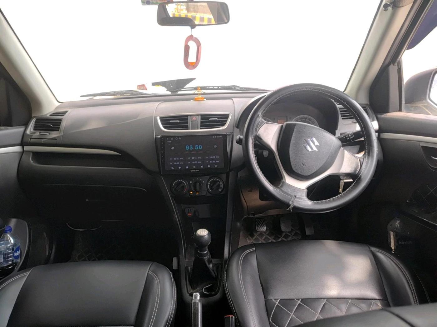 2014 Maruti Swift VXI, CNG, Manual, 76,700 km, interior