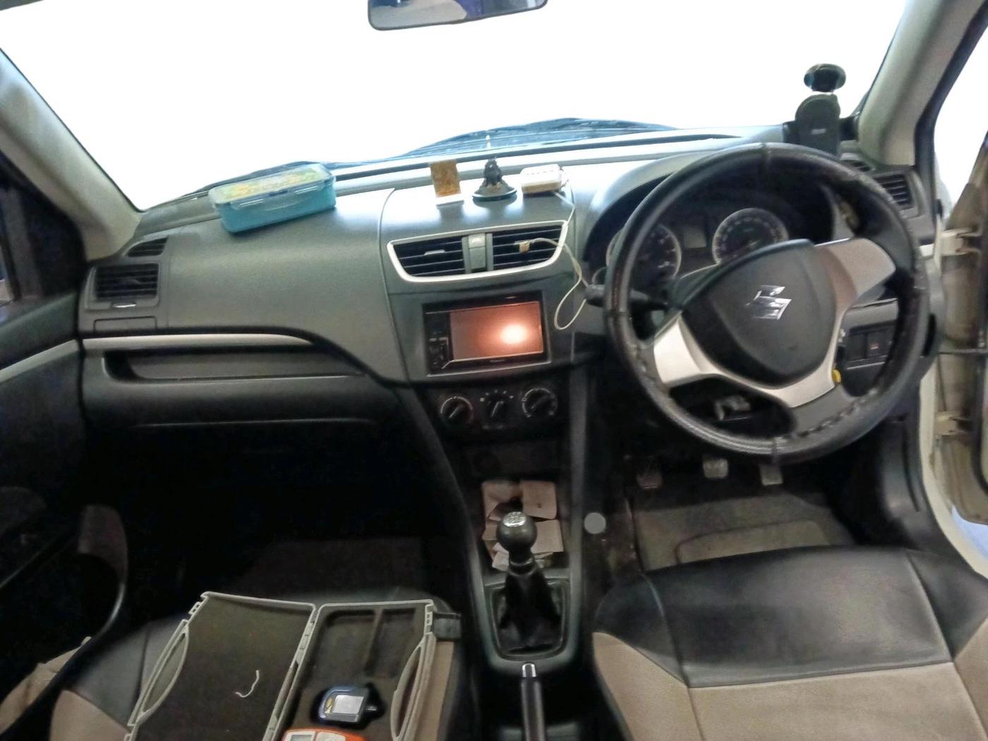 2011 Maruti Swift VXI, Petrol, Manual, 21,622 km, interior