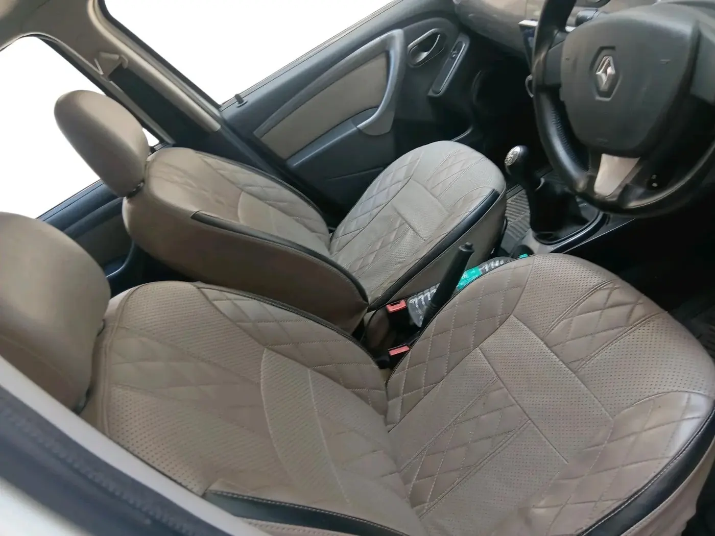 2015 Renault Duster RXL PETROL, CNG, Manual, 65,965 km, interior
