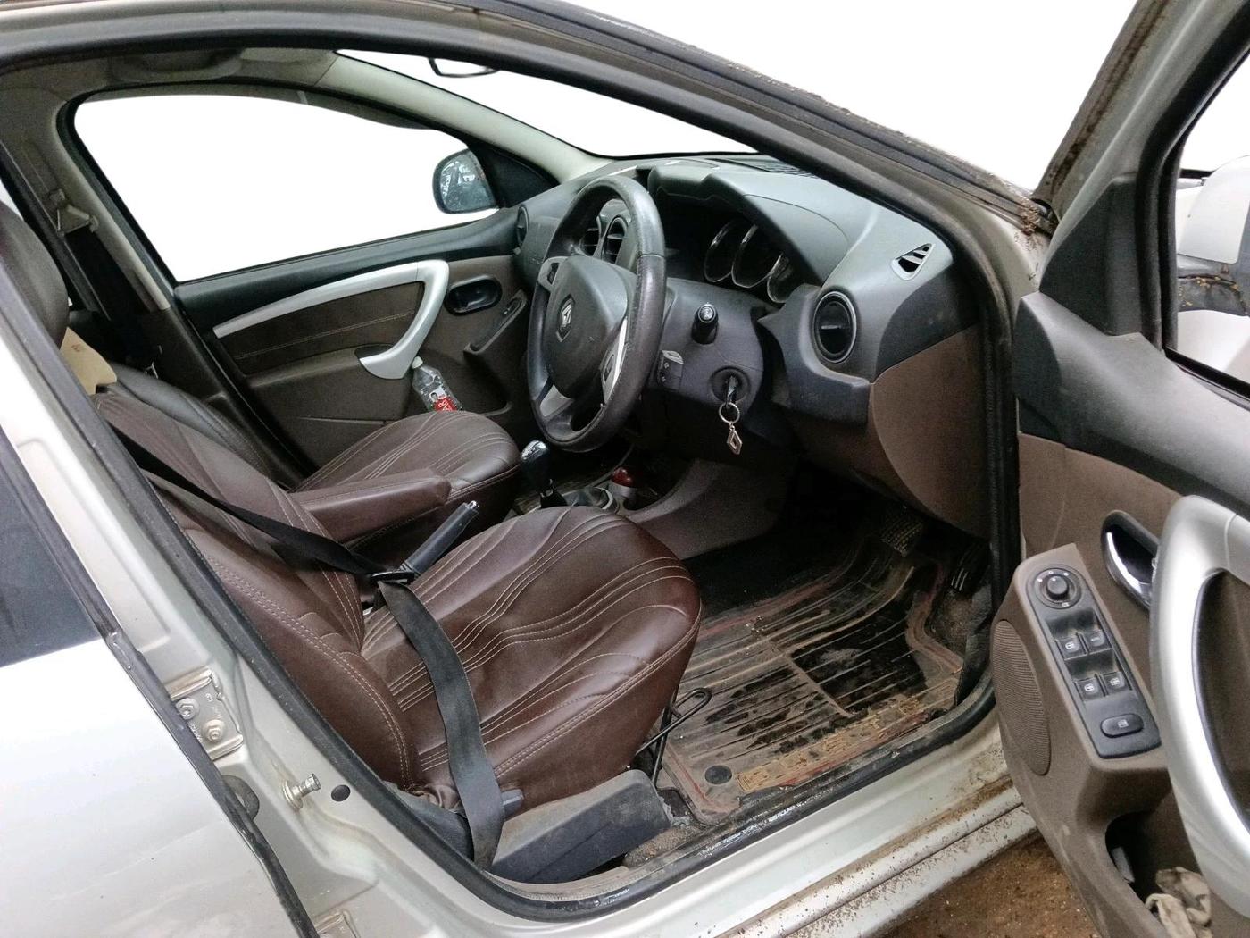 2016 Renault Duster 110 PS RXZ 4X2 AMT DIESEL, Diesel, Automatic, 1,30,822 km, interior