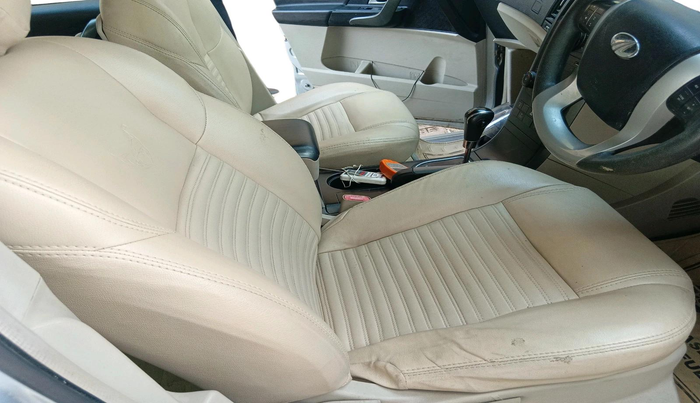 2017 Mahindra XUV500 W6 AT 1.99, Diesel, Automatic, 39,310 km, interior