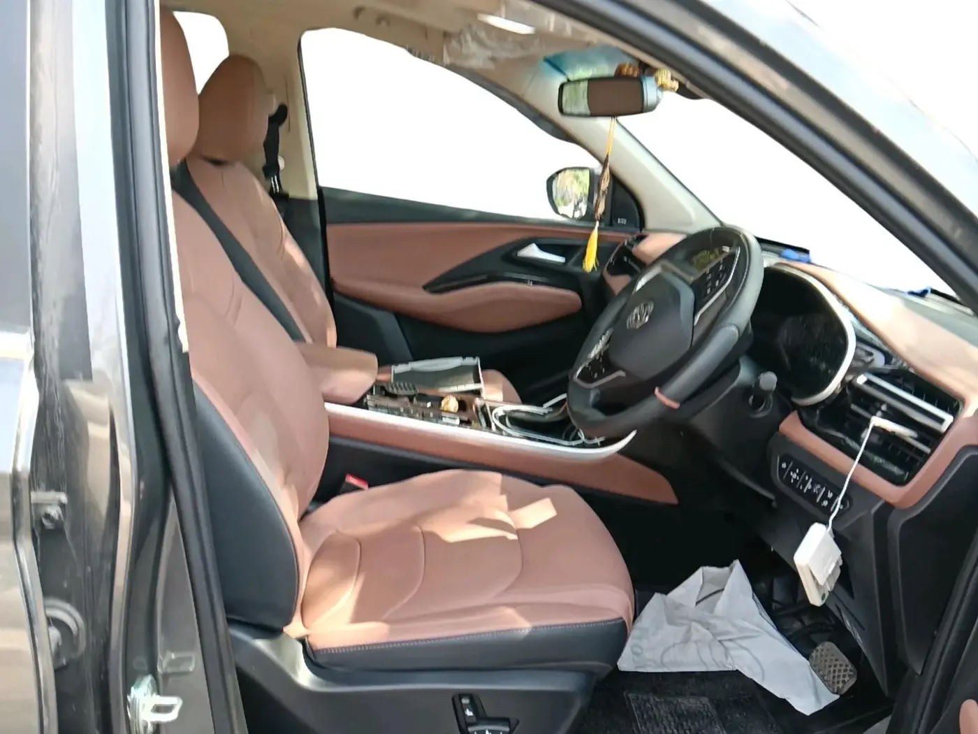 2025 MG HECTOR PLUS SHARP PRO 1.5 PETROL TURBO CVT 7 STR, Petrol, Automatic, 5,399 km, interior