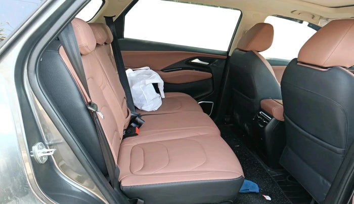 2025 MG HECTOR PLUS SHARP PRO 1.5 PETROL TURBO CVT 7 STR, Petrol, Automatic, 5,399 km, interior