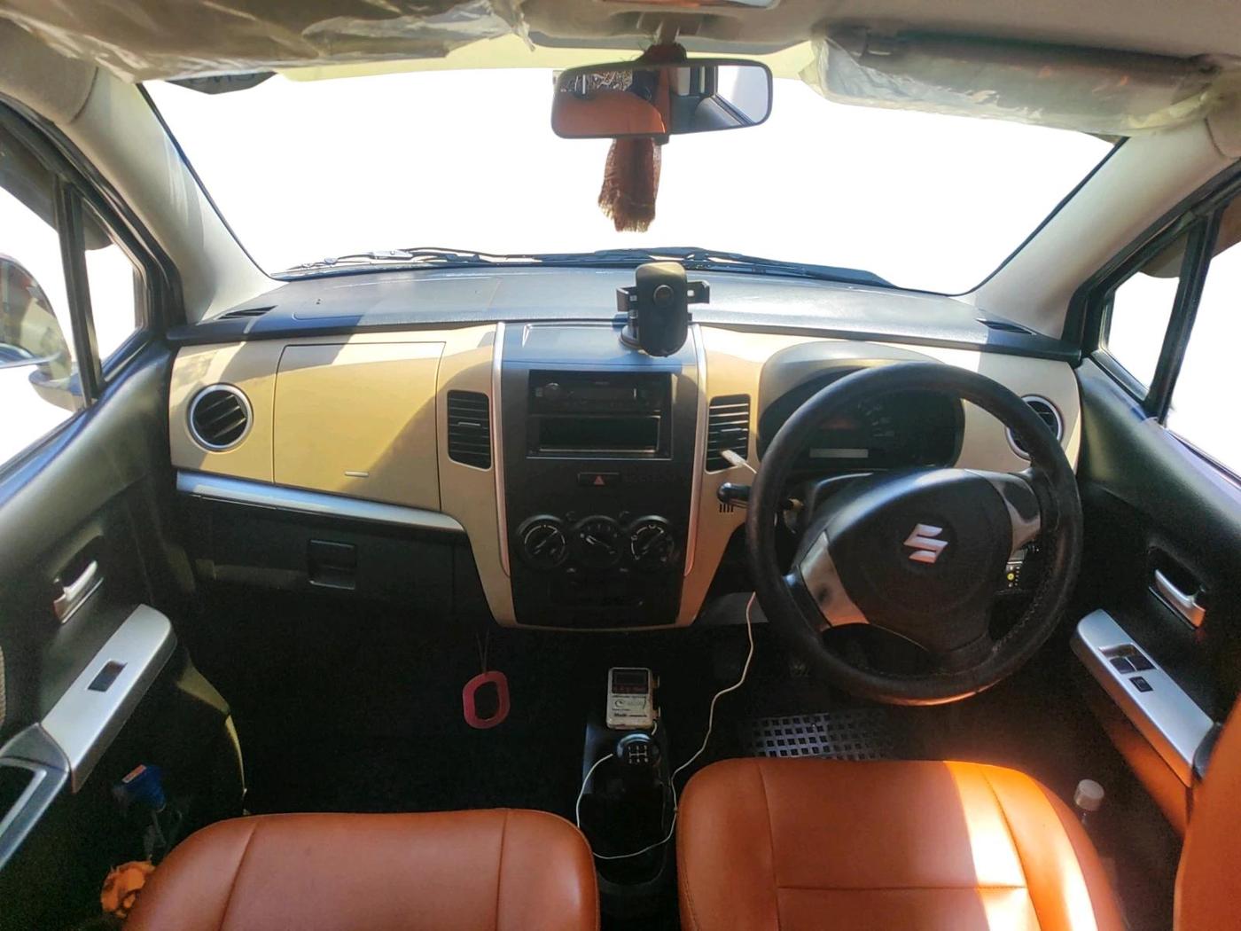 2017 Maruti Wagon R 1.0 LXI CNG, CNG, Manual, 1,30,977 km, interior