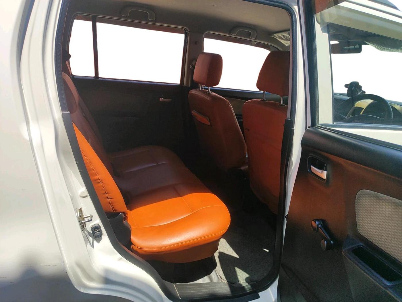 2017 Maruti Wagon R 1.0 LXI CNG, CNG, Manual, 1,30,977 km, interior