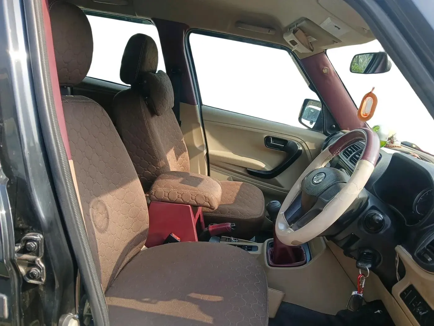 2022 Mahindra BOLERO NEO N 4, Diesel, Manual, 51,633 km, interior