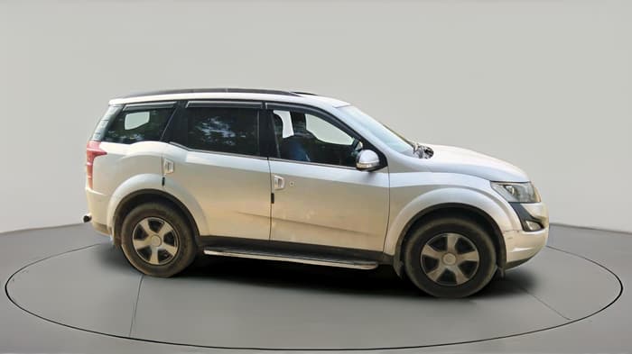 2017 Mahindra XUV500 W6 AT 1.99, Diesel, Automatic, 1,55,805 km, exterior