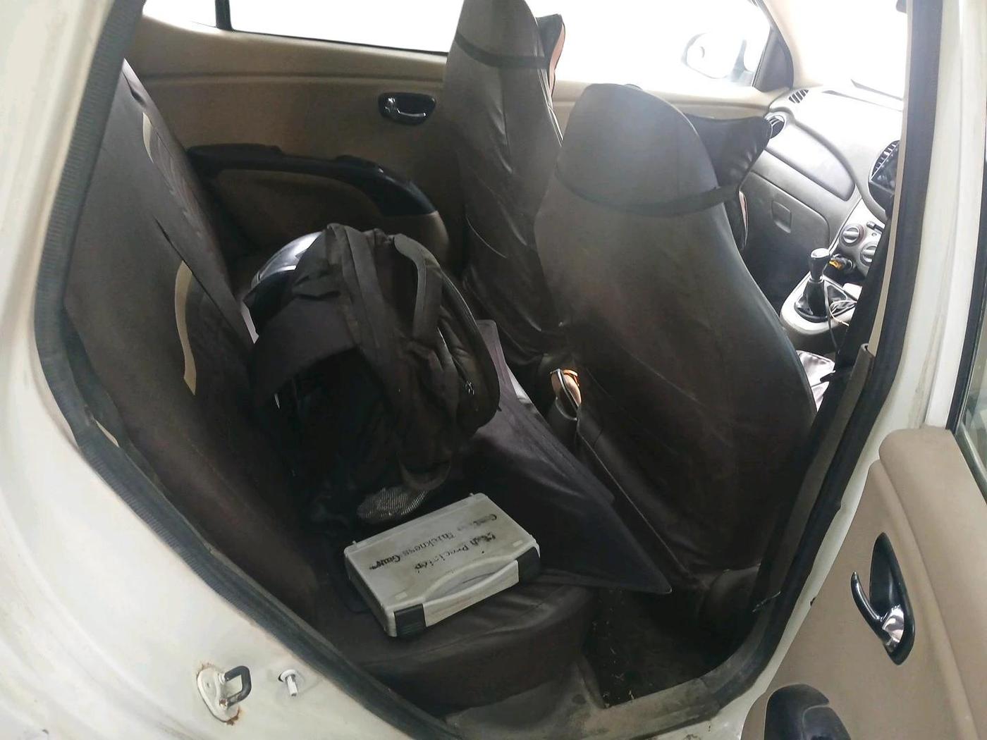 2011 Hyundai i10 MAGNA 1.2, CNG, Manual, 1,35,033 km, interior