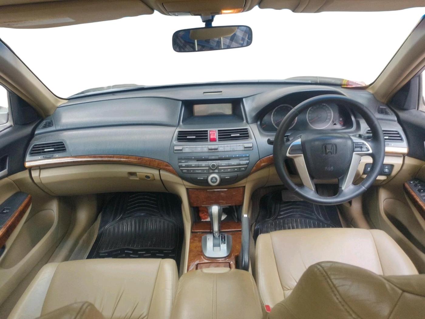 2013 Honda Accord 2.4L I-VTEC AT, Petrol, Automatic, 1,00,382 km, interior