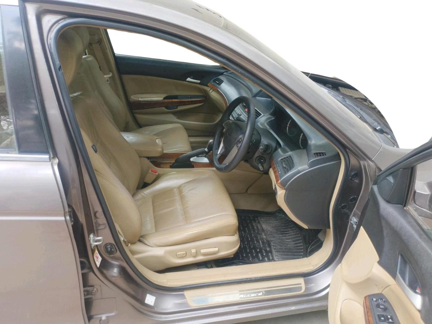 2013 Honda Accord 2.4L I-VTEC AT, Petrol, Automatic, 1,00,382 km, interior