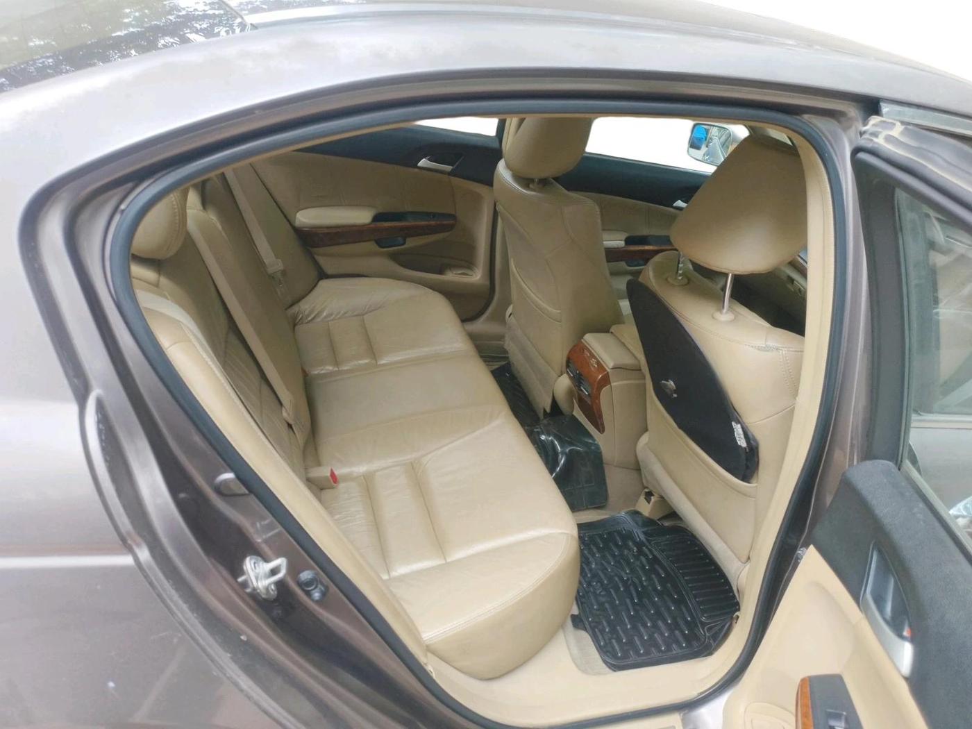 2013 Honda Accord 2.4L I-VTEC AT, Petrol, Automatic, 1,00,382 km, interior