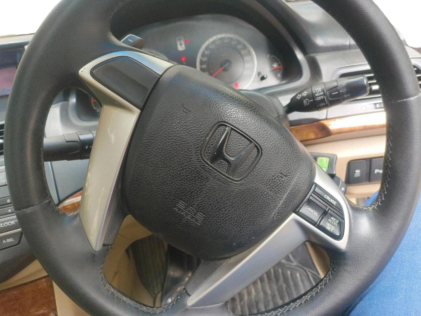 2013 Honda Accord 2.4L I-VTEC AT, Petrol, Automatic, 1,00,382 km, interior