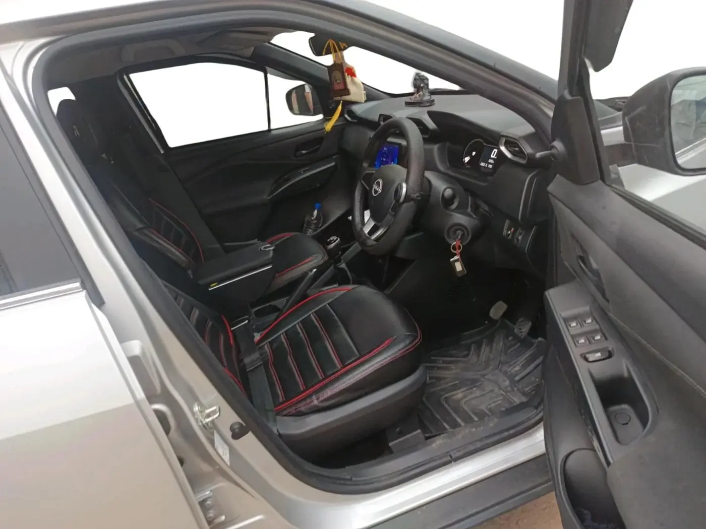 2025 Nissan MAGNITE Visia B4D 1.0 Petrol MT, CNG, Manual, 6,250 km, interior