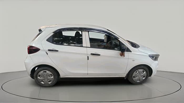 2025 Tata Tiago XE CNG, CNG, Manual, 32,774 km, exterior