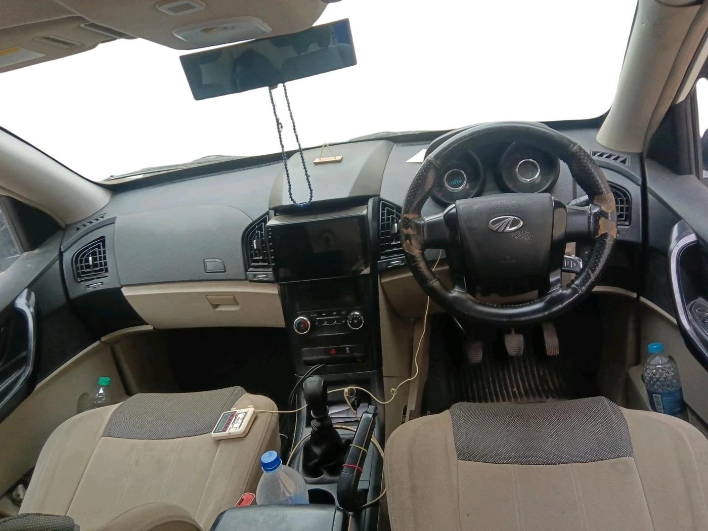 2017 Mahindra XUV500 W4 1.99, Diesel, Manual, 1,15,732 km, interior