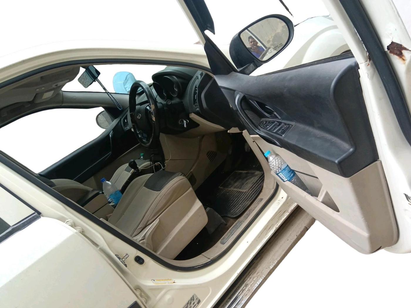 2017 Mahindra XUV500 W4 1.99, Diesel, Manual, 1,15,732 km, interior