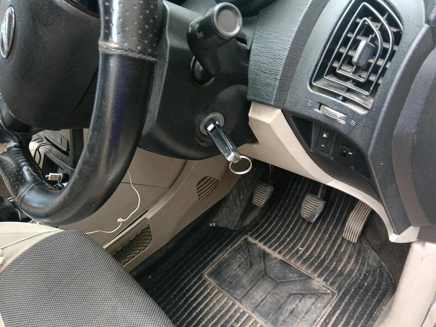 2017 Mahindra XUV500 W4 1.99, Diesel, Manual, 1,15,732 km, interior