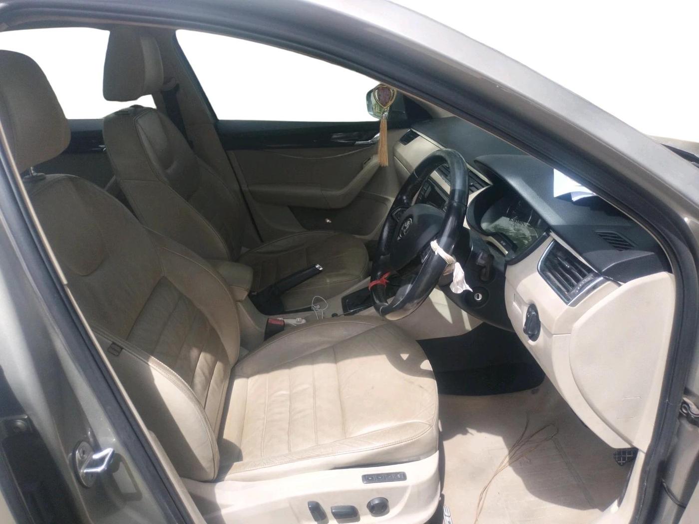 2014 Skoda Octavia ELEGANCE 1.8 TSI AT, Petrol, Automatic, 85,614 km, interior