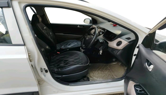 2015 Hyundai Grand i10 SPORTZ 1.2 KAPPA VTVT, Petrol, Manual, 67,381 km, interior