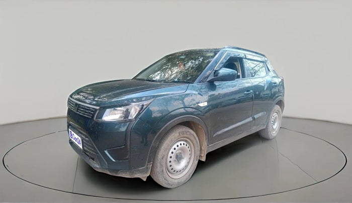 2023 Mahindra XUV300 W4 1.5 DIESEL, Diesel, Manual, 28,727 km, exterior