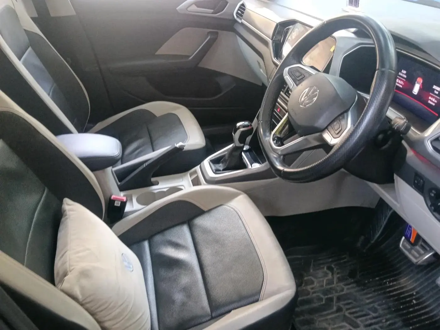 2023 Volkswagen TAIGUN GT PLUS 1.5 TSI DSG, Petrol, Automatic, 20,300 km, interior