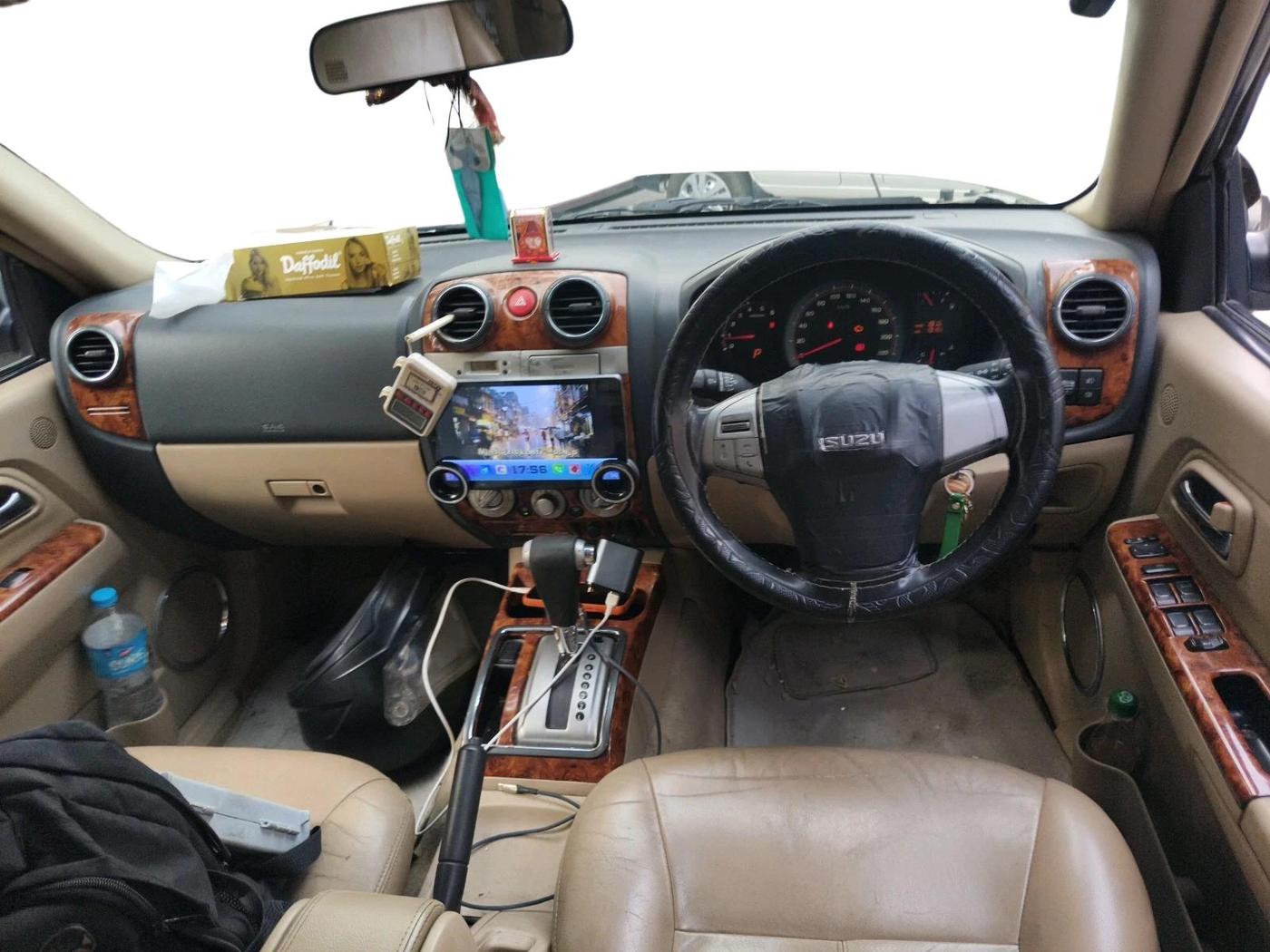 2016 ISUZU MU-7 Premium 4x2 AT, Diesel, Automatic, 1,31,961 km, interior