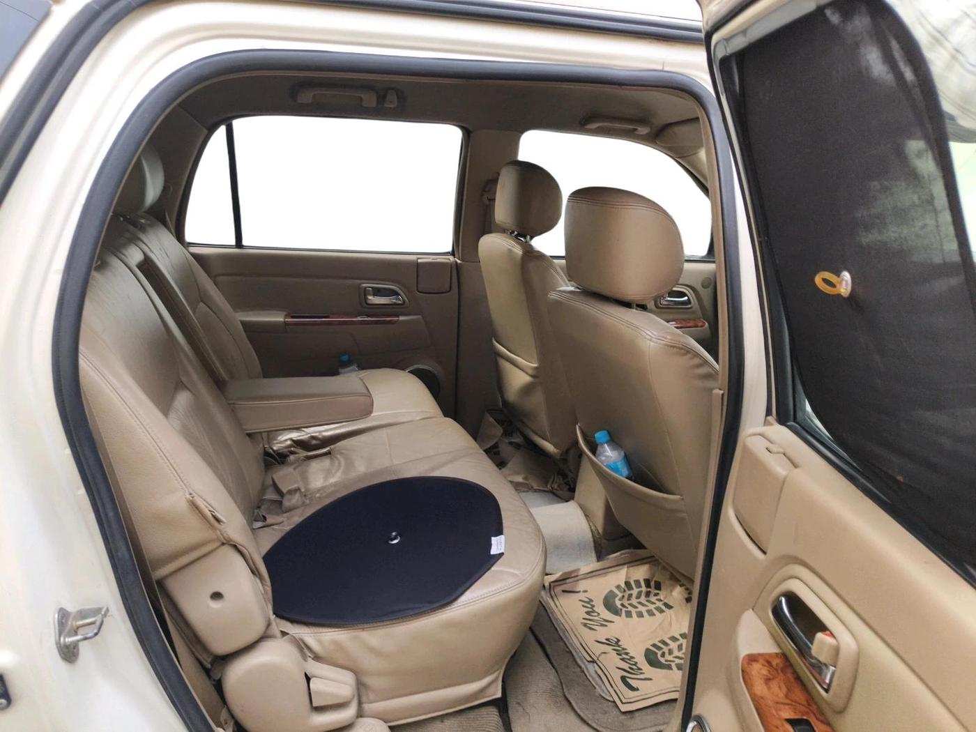 2016 ISUZU MU-7 Premium 4x2 AT, Diesel, Automatic, 1,31,961 km, interior