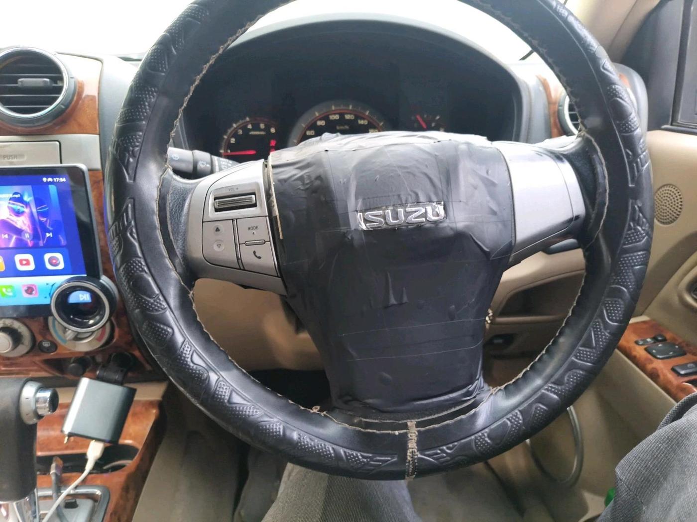 2016 ISUZU MU-7 Premium 4x2 AT, Diesel, Automatic, 1,31,961 km, interior