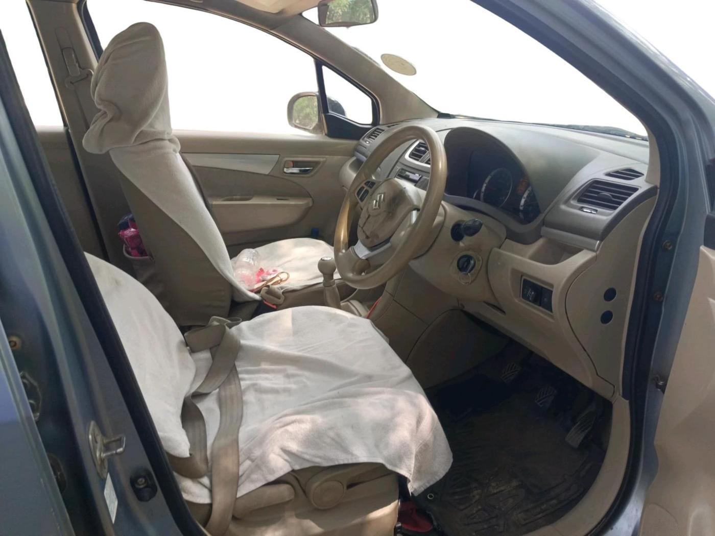 2011 Maruti Ertiga ZXI, CNG, Manual, 91,537 km, interior