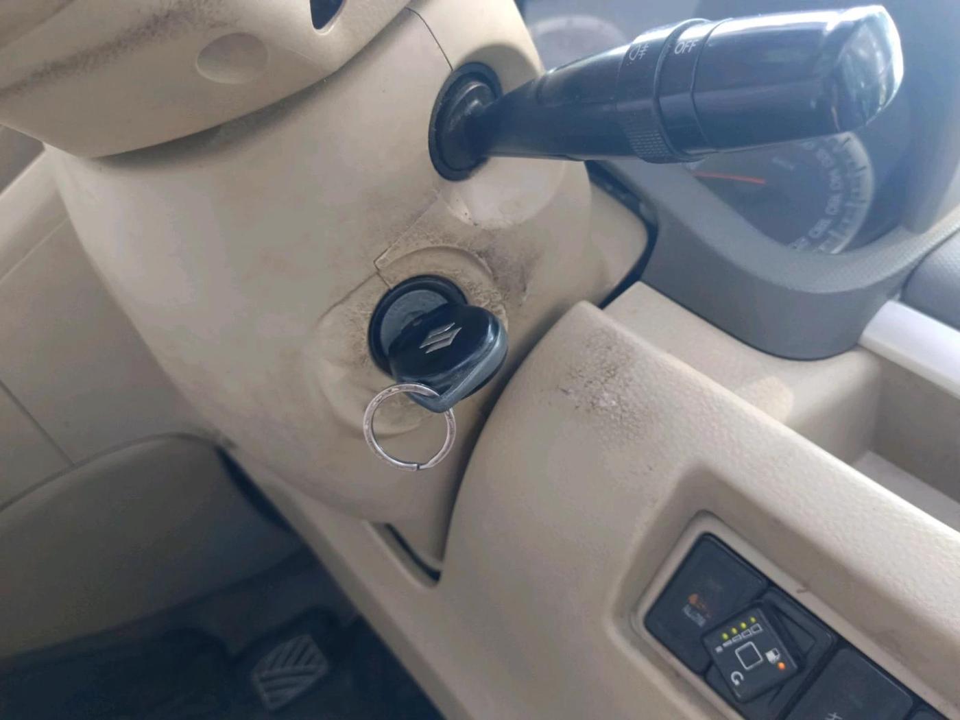 2011 Maruti Ertiga ZXI, CNG, Manual, 91,537 km, interior