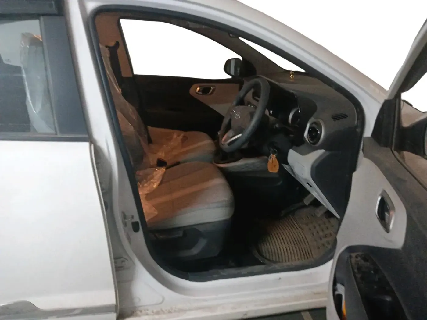 2022 Hyundai GRAND I10 NIOS SPORTZ 1.2 KAPPA VTVT, Petrol, Manual, 2,006 km, interior