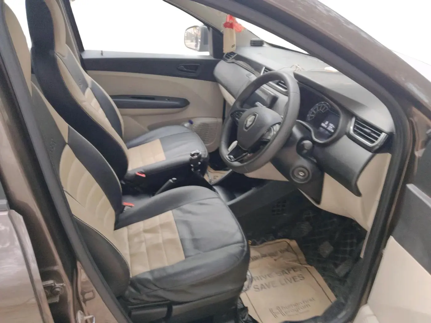 2024 Renault TRIBER RXT, Petrol, Manual, 14,110 km, interior