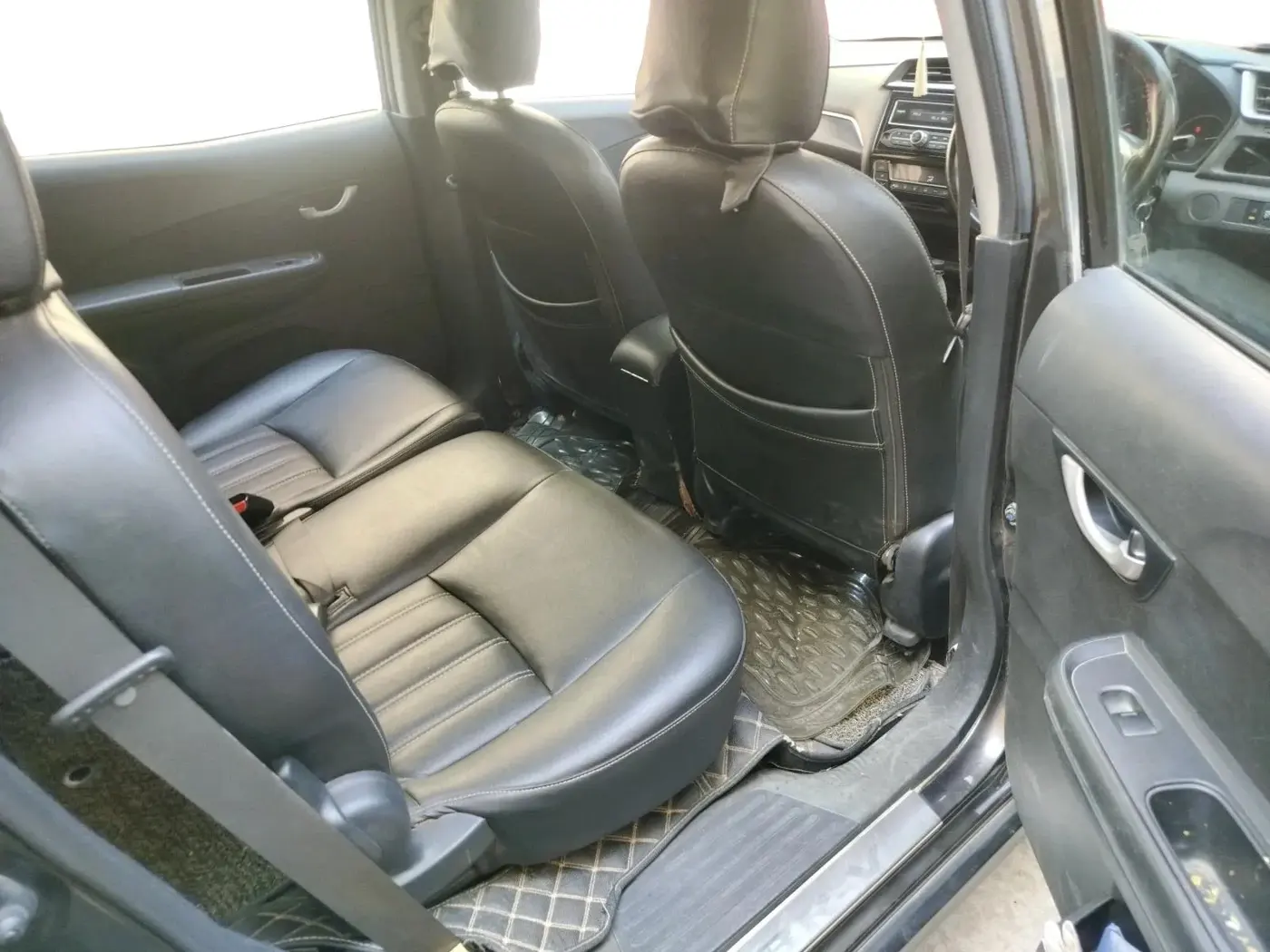 2016 Honda BR-V 1.5L I- DTEC S, Diesel, Manual, 1,15,760 km, interior