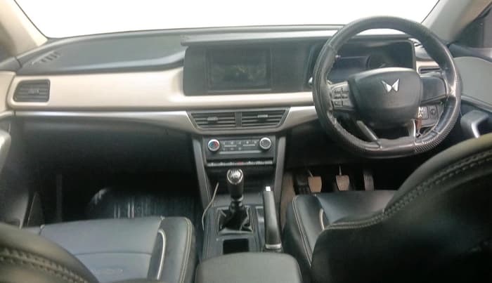 2022 Mahindra XUV700 MX P MT 5 STR, Petrol, Manual, 57,503 km, interior